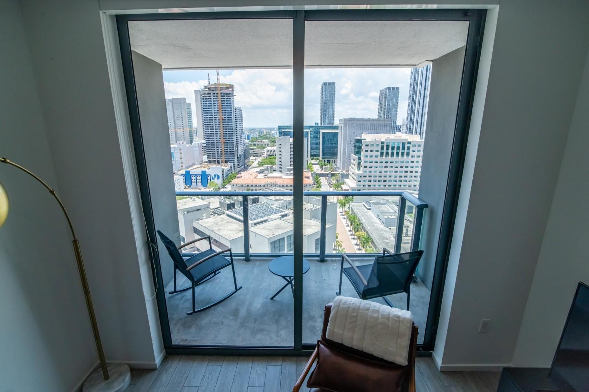 Luxurious King Bed Suite In Downtown Miami Exterior foto