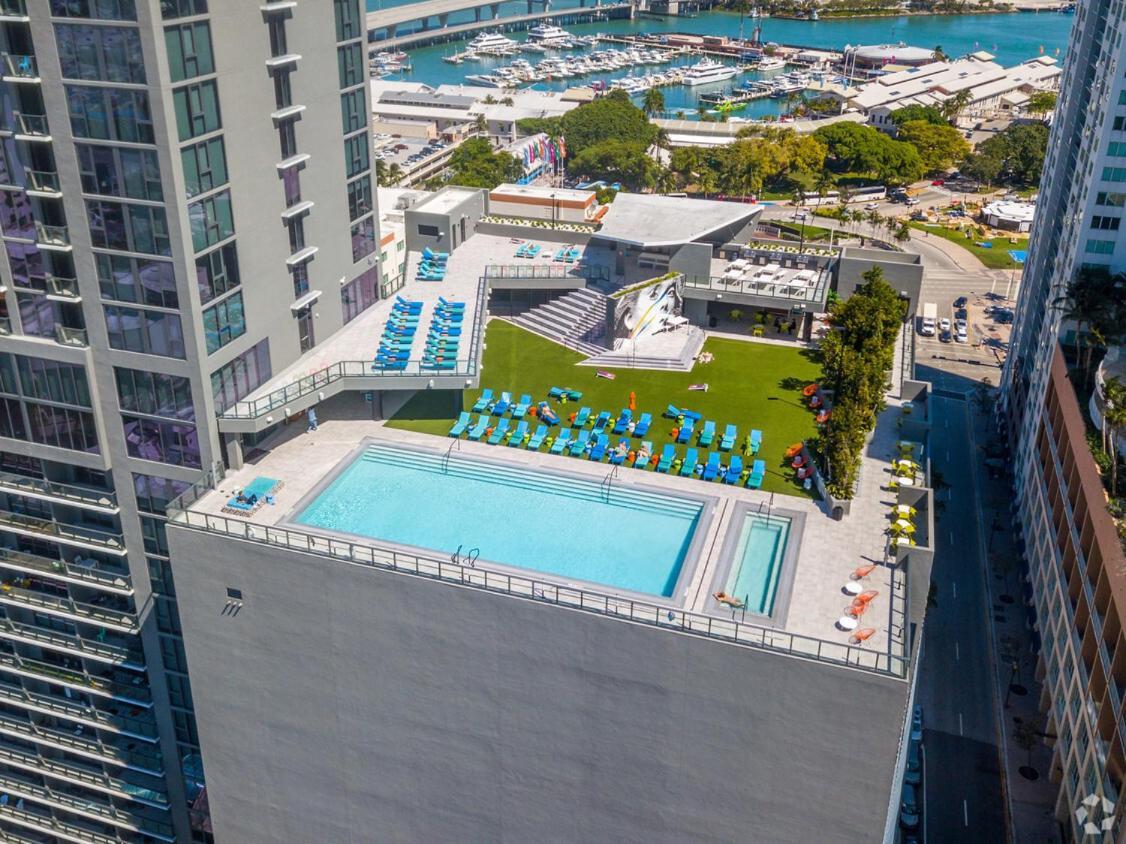 Luxurious King Bed Suite In Downtown Miami Exterior foto